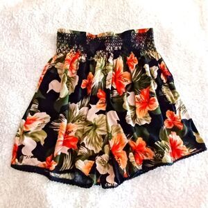 Chances R flowy shorts Size S